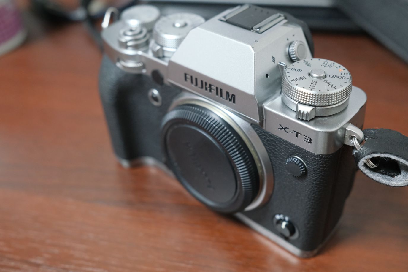 富士フイルムのカメラのシルバー塗装は弱いのか?X-T3のシルバー 富士フイルムのカメラのシルバー塗装は弱いのか?X-T3のシルバー